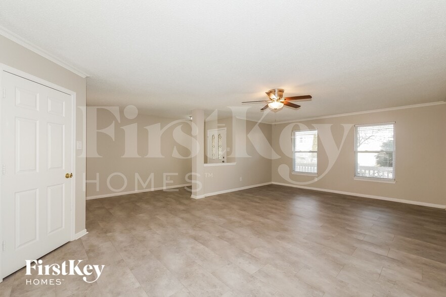 Building Photo - 6845 Woodland Heights Dr