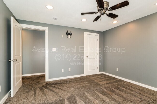 Building Photo - 730 Sunset Ln