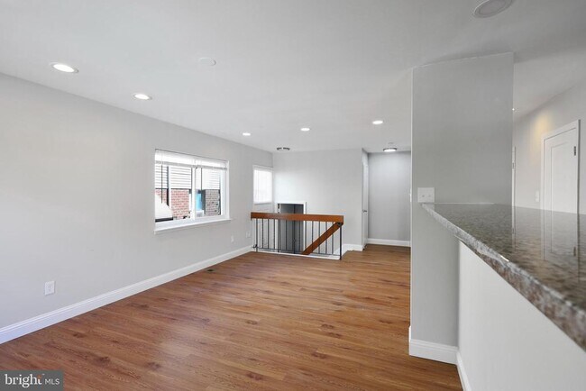 Building Photo - 9331 Neil Rd