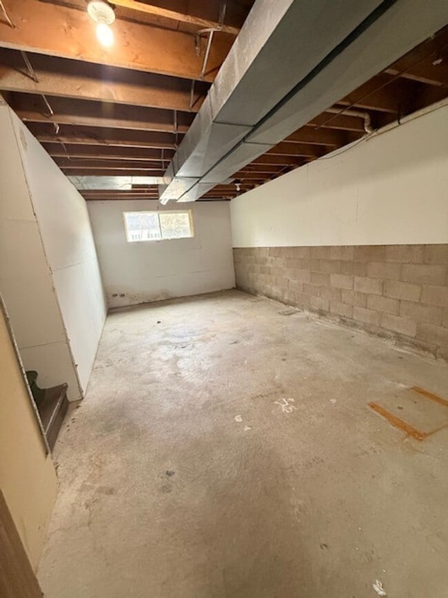 Building Photo - 2 Bedroom Dulex