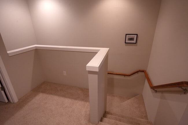 Building Photo - 1635 N Cirque Ln