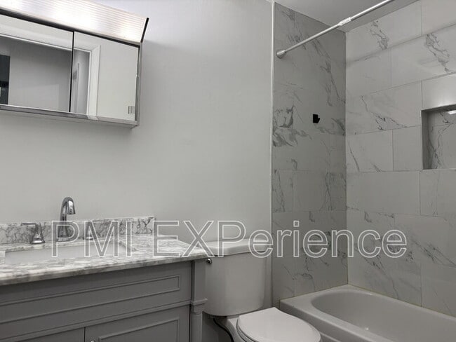 Building Photo - 1023 Spring Valley Ct