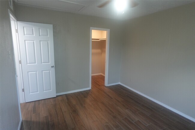 Building Photo - 3351 Deermoss Dr
