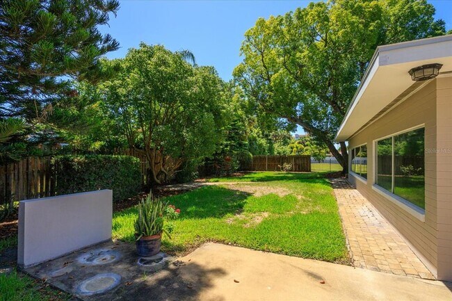 Building Photo - 105 John Anderson Dr