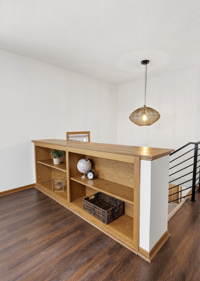 Building Photo - Nicely remodeled side by side duplex 3-Bed Home with Gleaming Hardwood Floors & New carpet in Hop...