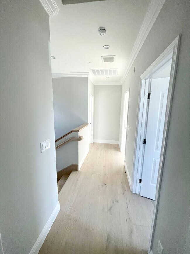 Building Photo - 4L Electric (WO)