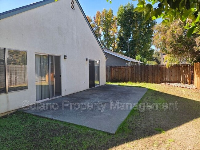 Building Photo - 203 Catalpa Ln