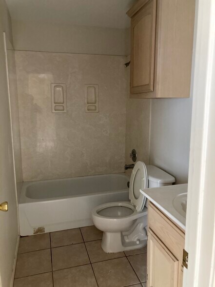 Building Photo - 2408 Moonlight Ln