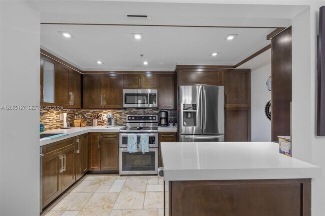 Building Photo - 2625 Collins Ave