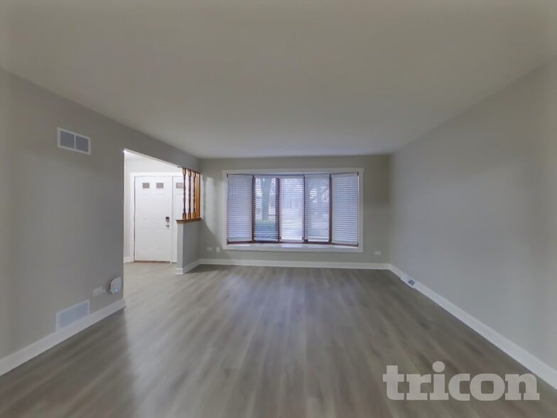 Building Photo - 11050 Parkside Ave