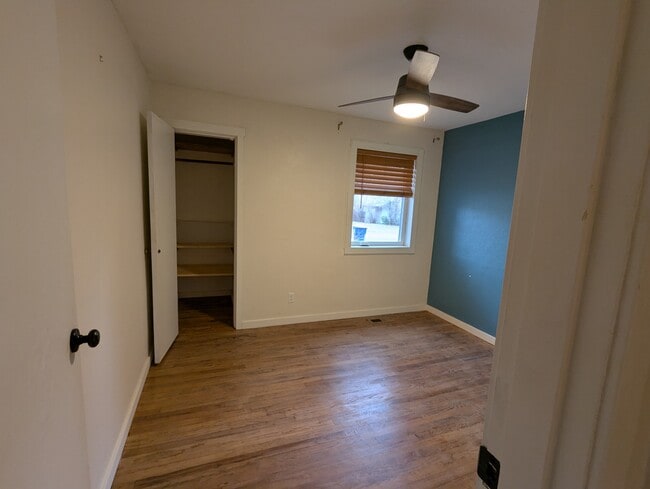 Building Photo - 455 NE Clay Ave