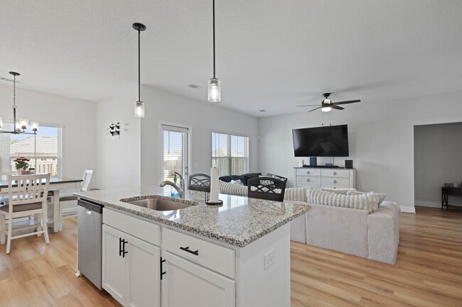 Building Photo - 568 Abode Ave