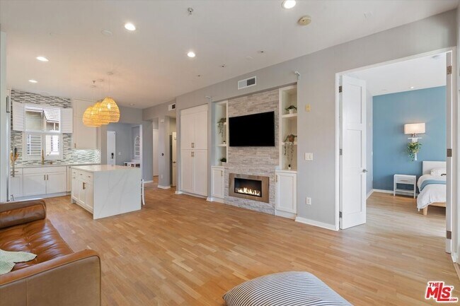 Building Photo - 13020 Pacific Promenade