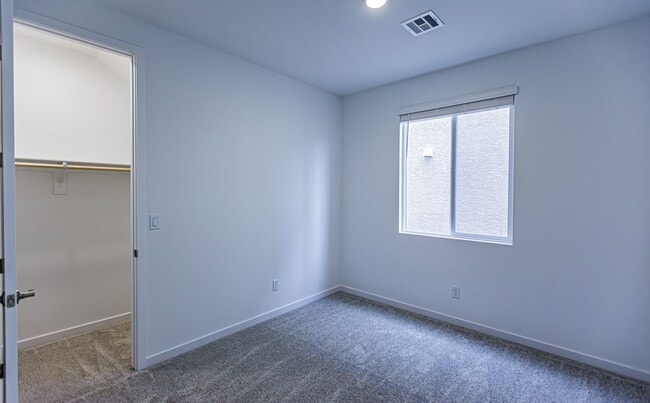 Building Photo - Brand New Home