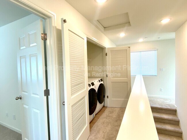 Building Photo - 2273 N Raleigh Dr