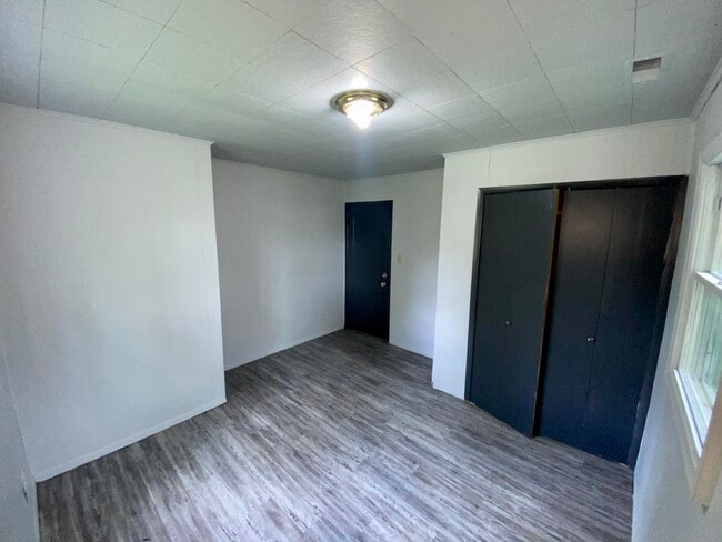 Building Photo - 1003 Giddings St