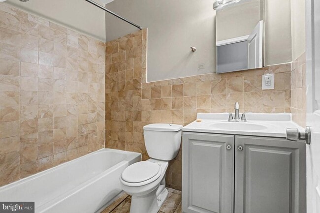 Building Photo - 407 W 28th St