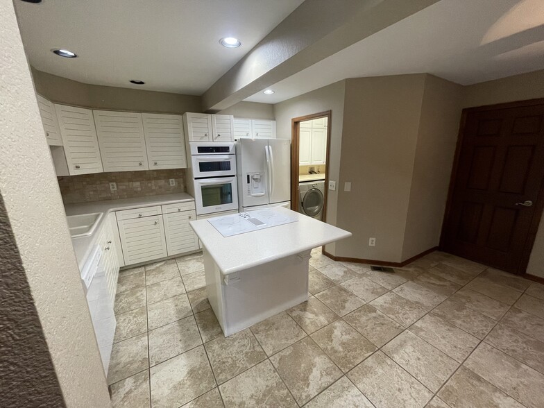 Building Photo - 7224 S Sundown Cir