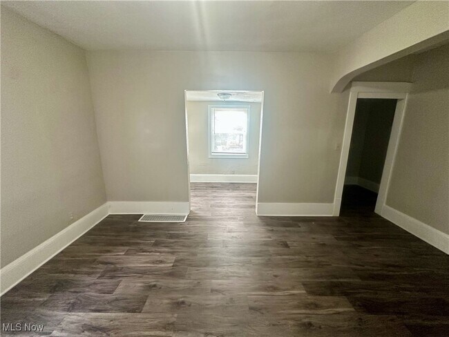 Building Photo - 555 Lumiere St