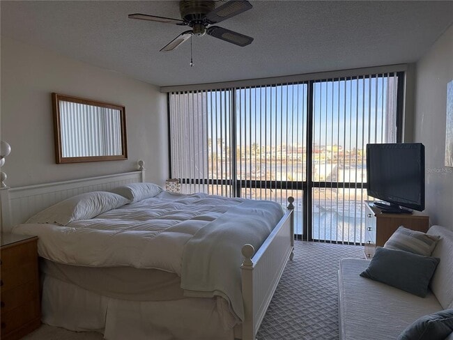 Building Photo - 1 Key Capri