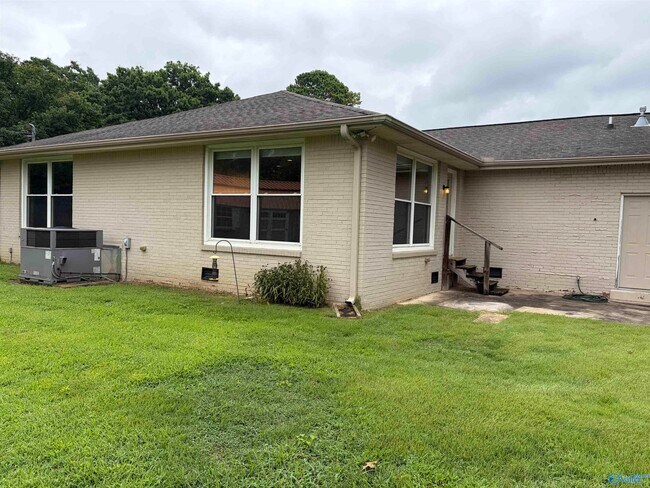 Building Photo - 304 Bellingrath Dr SW