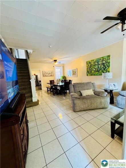 Building Photo - 1523 W Chew St