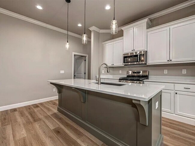 Building Photo - Modern 4-Bed, 2-Bath Mustang Home with 3-Car Garage!