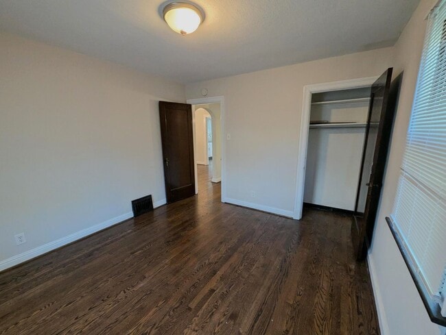 Building Photo - A Little Gem with Big Brentwood Energy