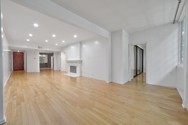 Building Photo - 11939 Gorham Ave