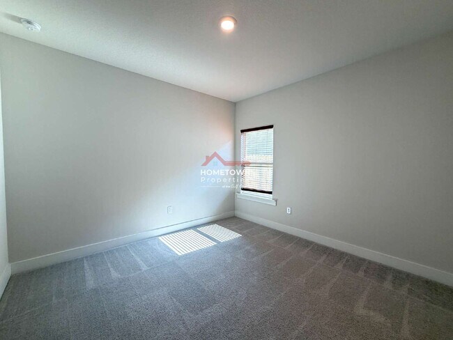 Building Photo - 220 Camellia Dr