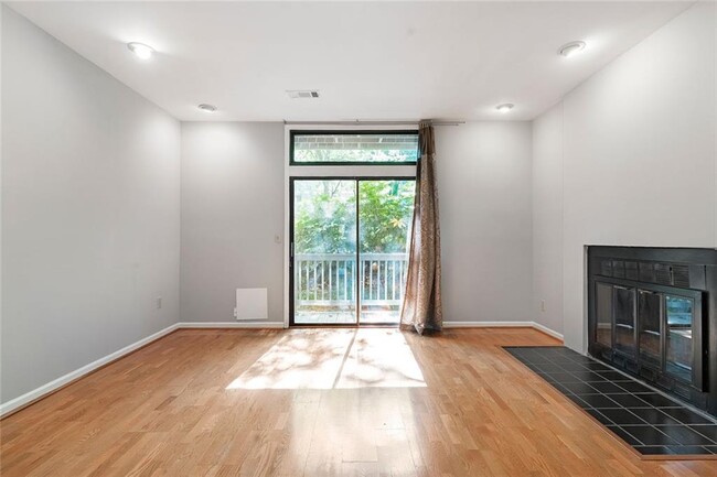 Building Photo - 648 Cleburne Terrace NE