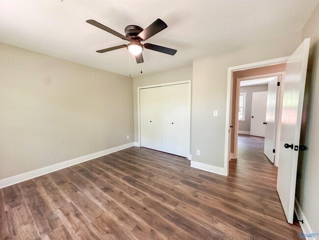 Building Photo - 11210 Mountain Crest Dr SE