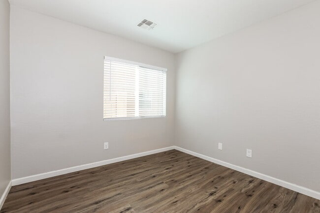 Building Photo - 4665 E Pinto Valley Rd