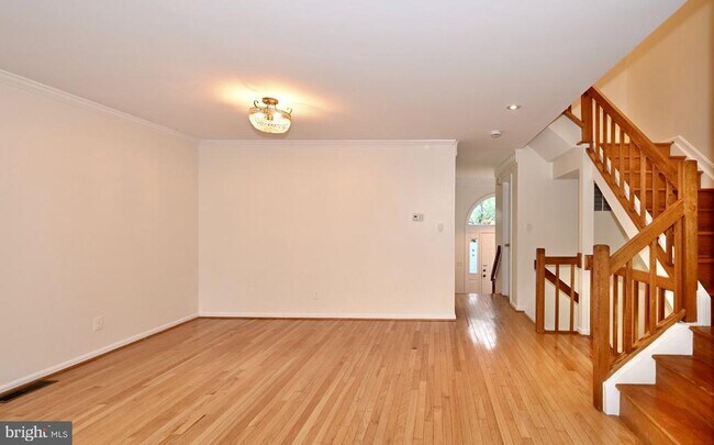 Building Photo - 1561 Templeton Pl