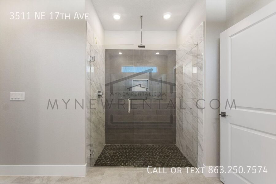 Building Photo - 3511 NE 17th Ave