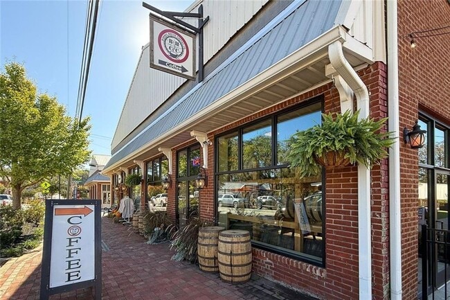 Building Photo - 255 Lowry St