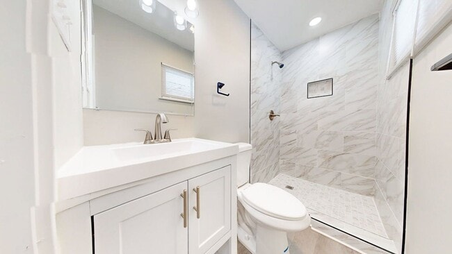 Building Photo - 769 Kettering Rd