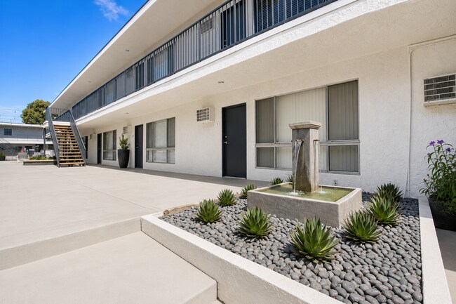 Building Photo - 5919 Reseda Blvd