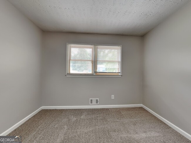 Building Photo - 6471 Chickasaw Dr