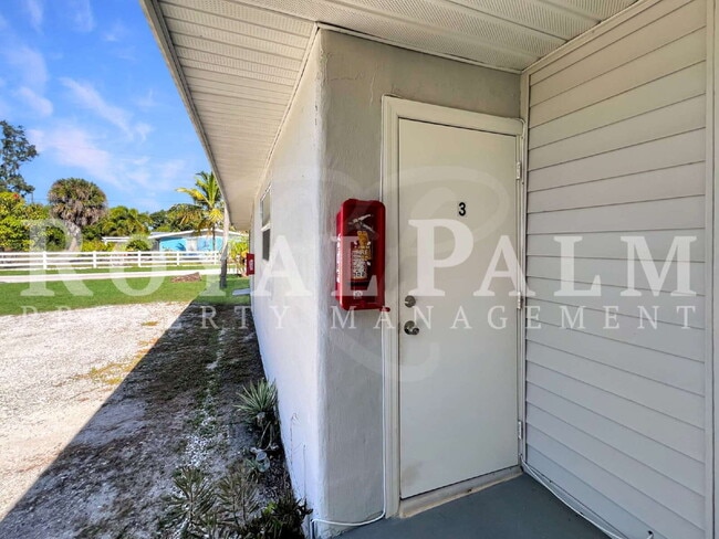 Building Photo - Coastal Comfort Meets Everyday Living — 1BR Home in Bokeelia with 1 Month Free! Apply by Jan. 31st.