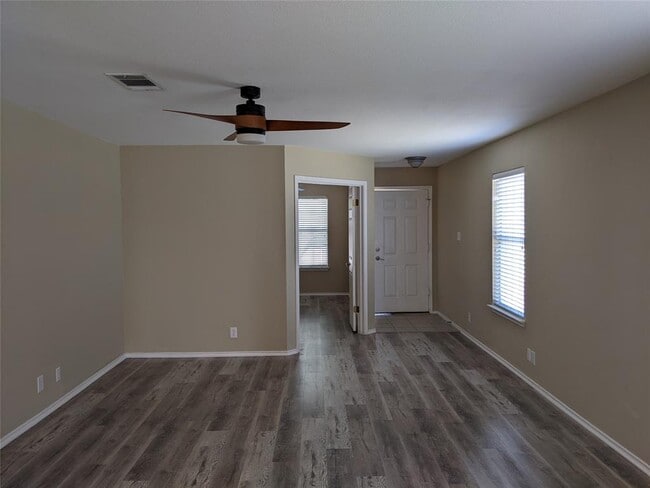 Building Photo - 302 McCarthur Dr