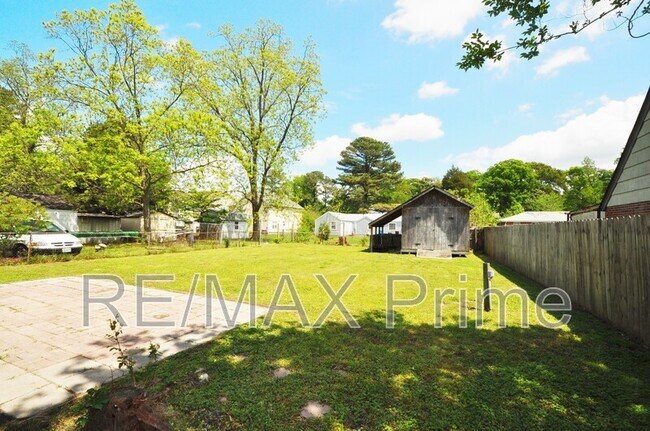 Building Photo - 1128 Hazel Ave