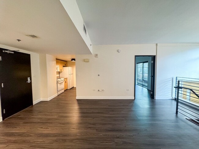 Building Photo - Little Italy Updated Townhome Style 2Bed 2...