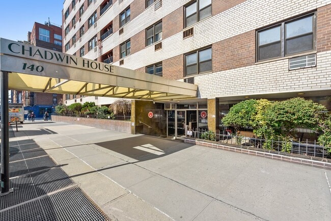Building Photo - 140 7th Ave