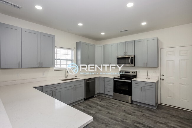 Building Photo - 119 Walnut St