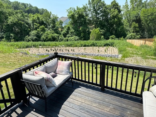 Building Photo - 930 Millstream Dr