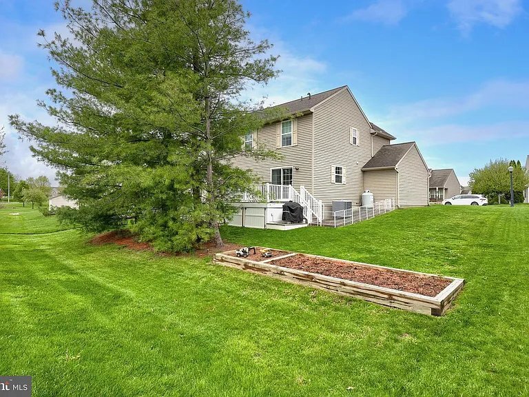 Building Photo - 102 Bloomfield Dr