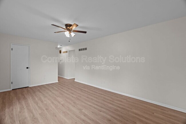 Building Photo - 560 Bardot Dr