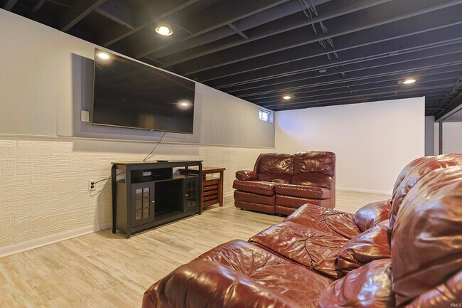 Building Photo - 19191 Palisade Ave