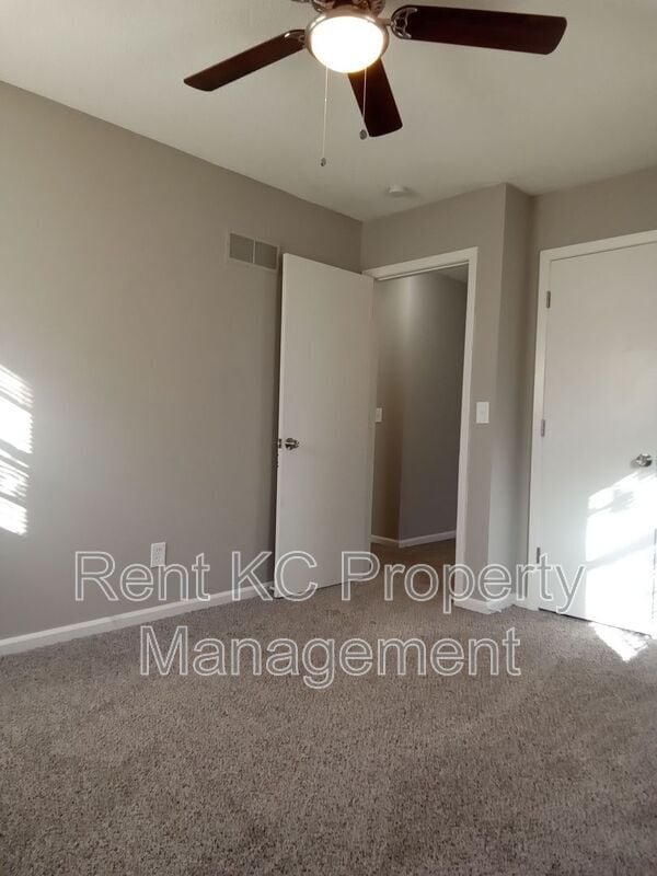 Building Photo - 5703 NE 51st St